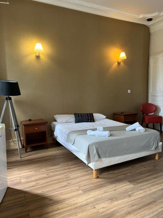Hotel Savoy Aix-les-Bains Bagian luar foto