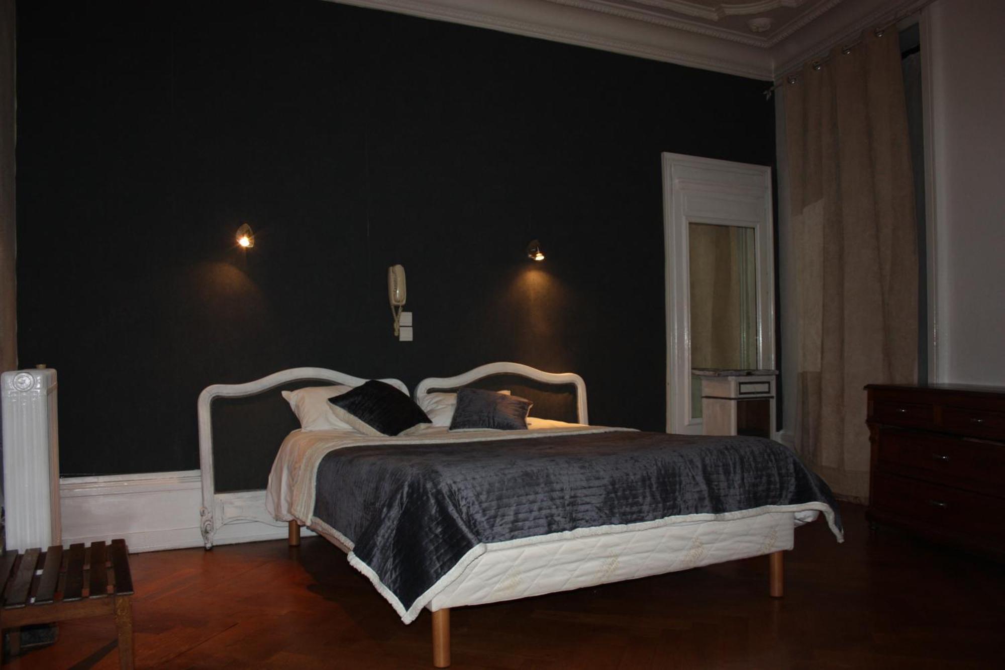 Hotel Savoy Aix-les-Bains Bagian luar foto