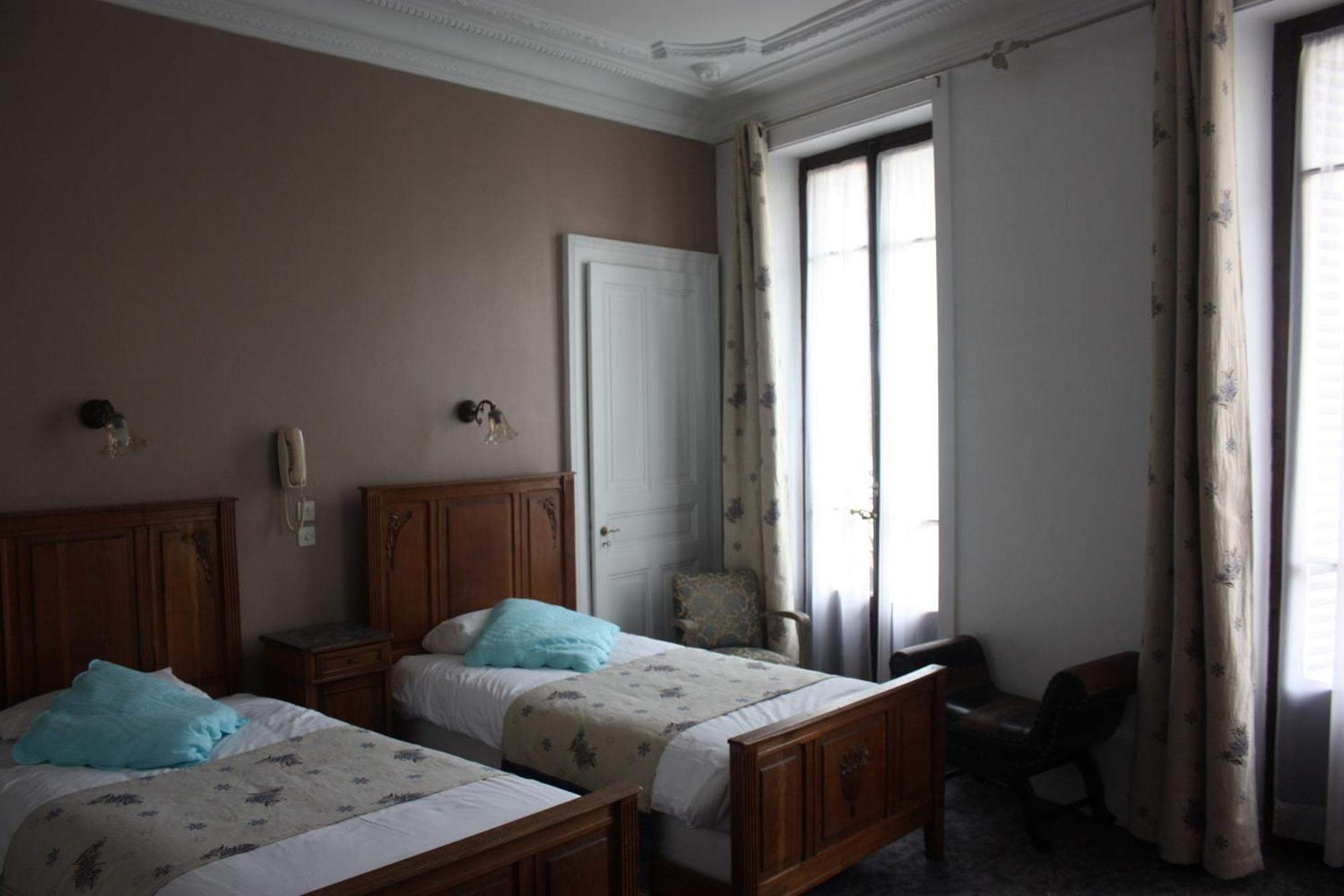 Hotel Savoy Aix-les-Bains Bagian luar foto