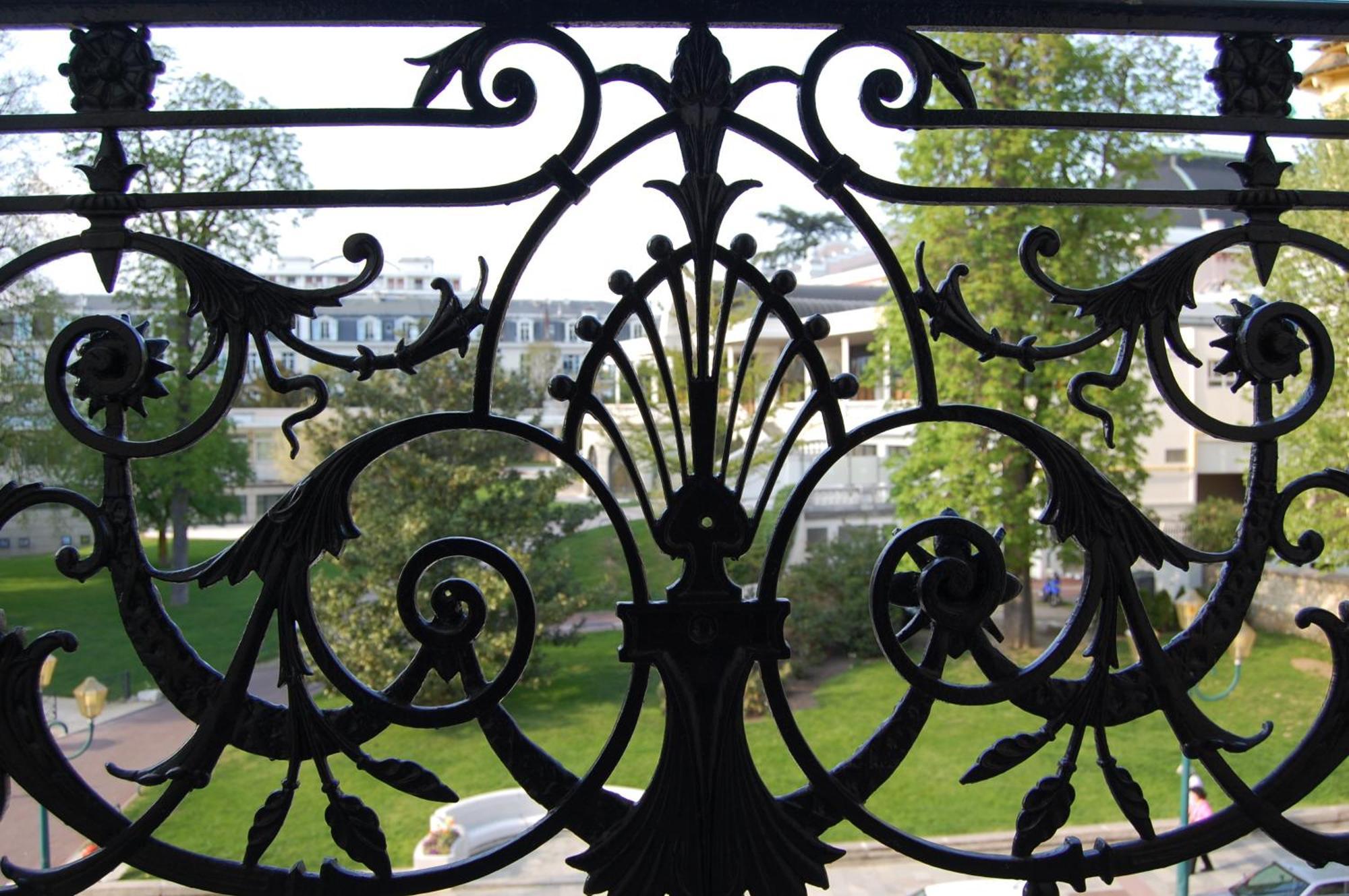 Hotel Savoy Aix-les-Bains Bagian luar foto