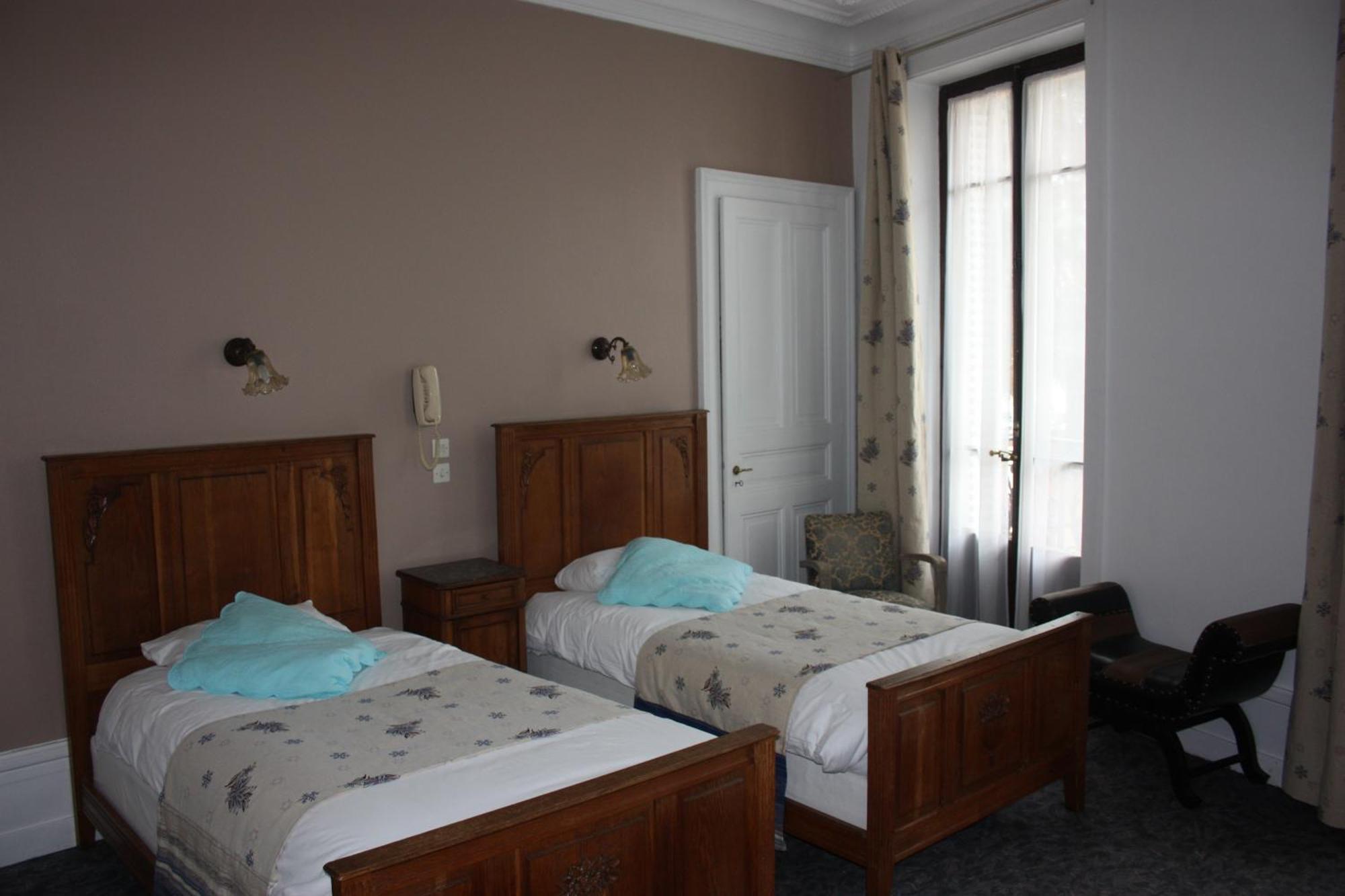 Hotel Savoy Aix-les-Bains Bagian luar foto