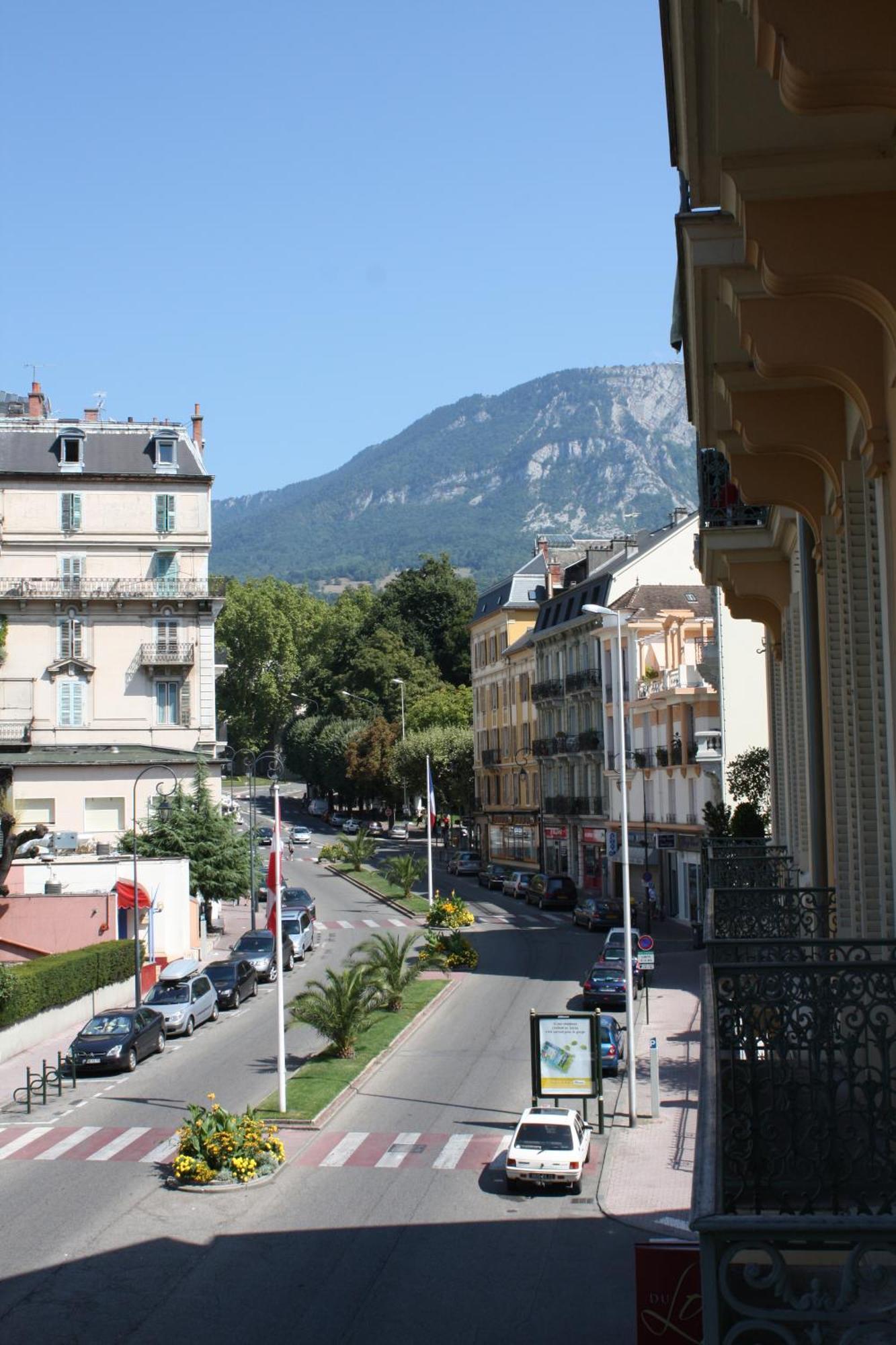 Hotel Savoy Aix-les-Bains Bagian luar foto